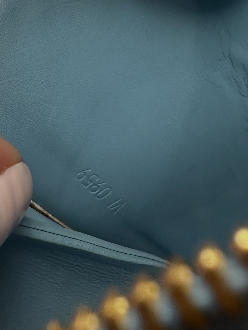 Louis Vuitton Turquoise Vernis Monogram Wristlet Pochette - Picture 12 of 14